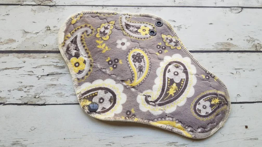 7 8 9 10 12 14 Inch Pretty Paisley Lemon Minky Cloth Pad Menstrual Cloth Feminine Hygiene